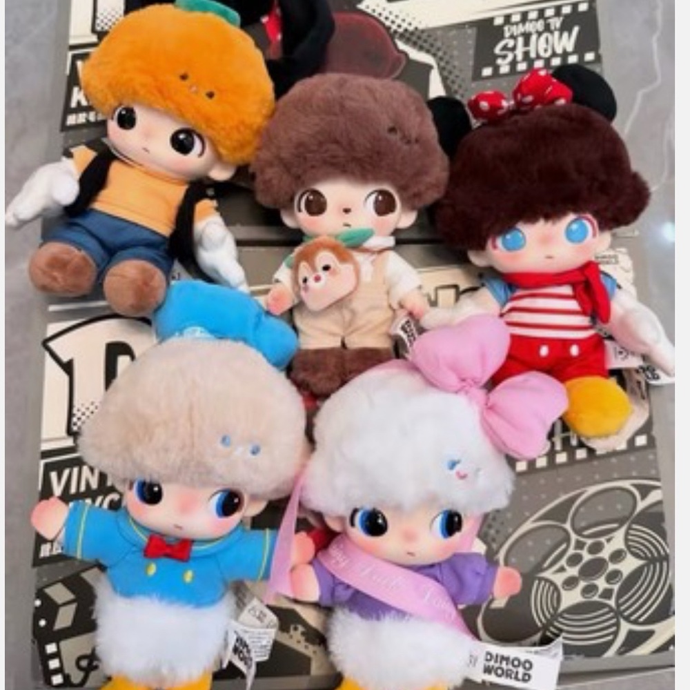 Dimoo World Vinyl Plush Keychain - Picture 3 of 3